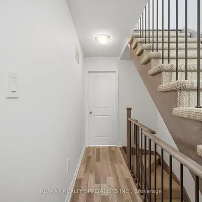 2232,&nbsp;Bromsgrove, Clarkson, Mississauga