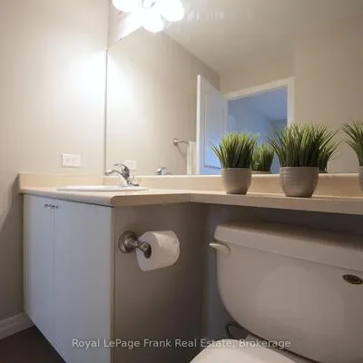 225,&nbsp;Webb, City Centre, Mississauga