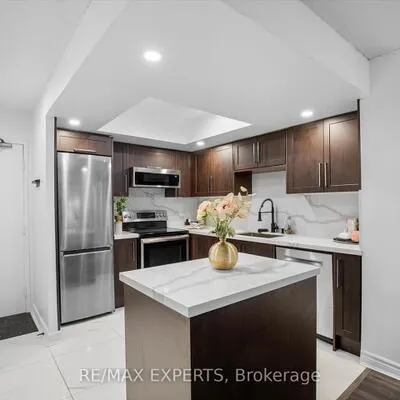 300,&nbsp;Webb, City Centre, Mississauga