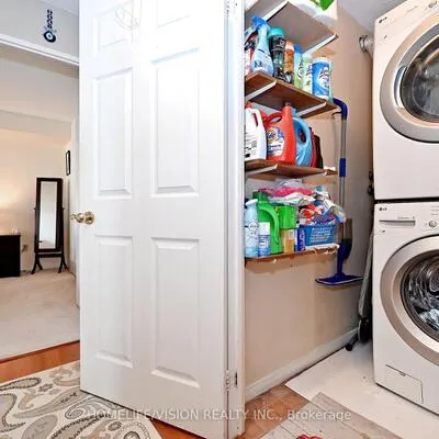 330,&nbsp;Rathburn, City Centre, Mississauga