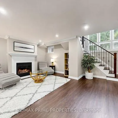 1084,&nbsp;Queen, Lorne Park, Mississauga