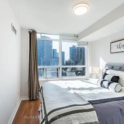 310,&nbsp;Burnhamthorpe, City Centre, Mississauga