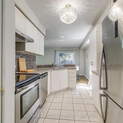 99,&nbsp;Bristol, Hurontario, Mississauga