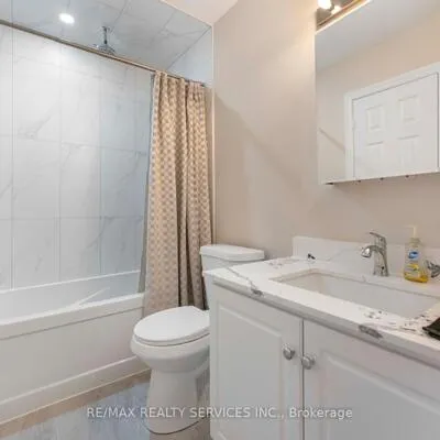 80,&nbsp;Acorn, Hurontario, Mississauga