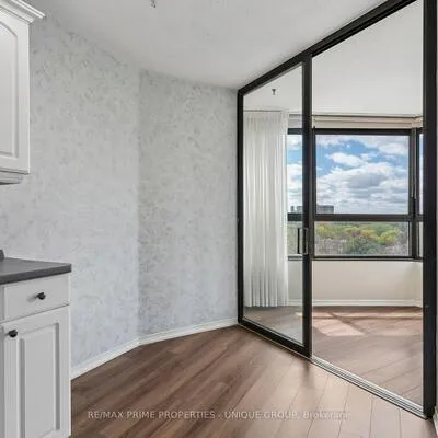 1300,&nbsp;Bloor, Applewood, Mississauga