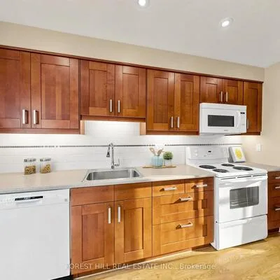 725,&nbsp;Vermouth, Mississauga Valleys, Mississauga