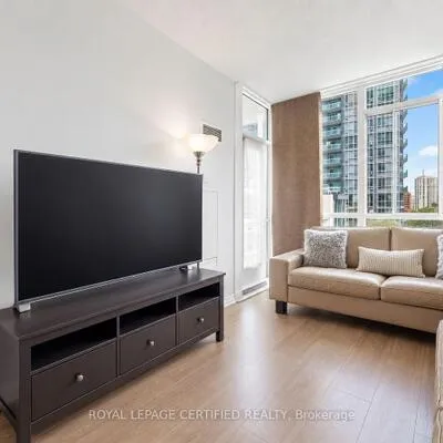 225,&nbsp;Webb, City Centre, Mississauga