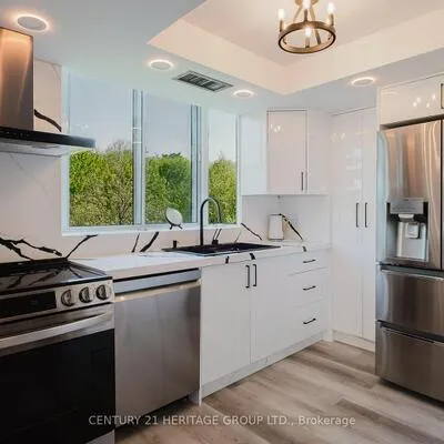 270,&nbsp;Davis, Central Newmarket, Newmarket