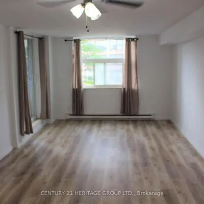 260,&nbsp;Davis, Central Newmarket, Newmarket