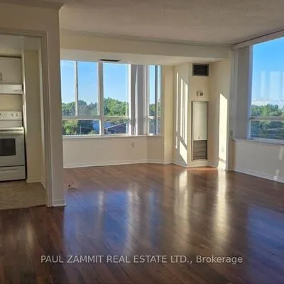270,&nbsp;Davis, Central Newmarket, Newmarket