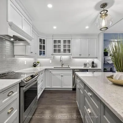 250, Davis, Central Newmarket, Newmarket