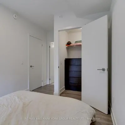 185, Deerfield, Central Newmarket, Newmarket