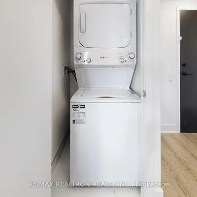 185, Deerfield, Central Newmarket, Newmarket