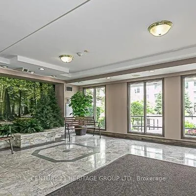 270, Davis, Central Newmarket, Newmarket