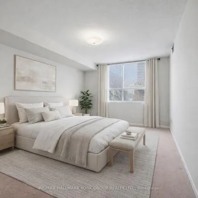 250,&nbsp;Davis, Central Newmarket, Newmarket