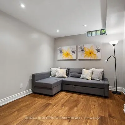 805,&nbsp;Playter, Armitage, Newmarket