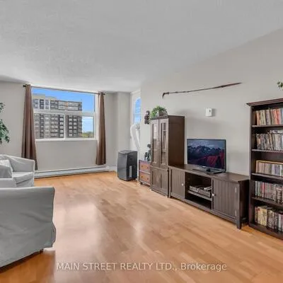 260,&nbsp;Davis, Central Newmarket, Newmarket