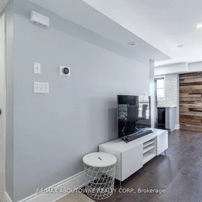 2557,&nbsp;Sixth, 1015 - RO River Oaks, Oakville