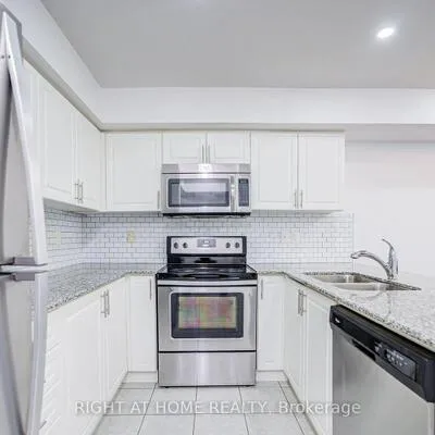 2484,&nbsp;Post, 1015 - RO River Oaks, Oakville