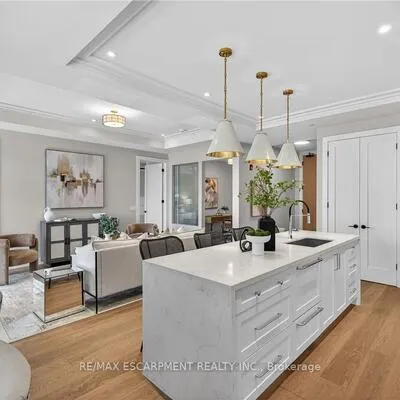 123, Maurice, 1002 - CO Central, Oakville