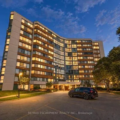 1230,&nbsp;Marlborough, 1003 - CP College Park, Oakville