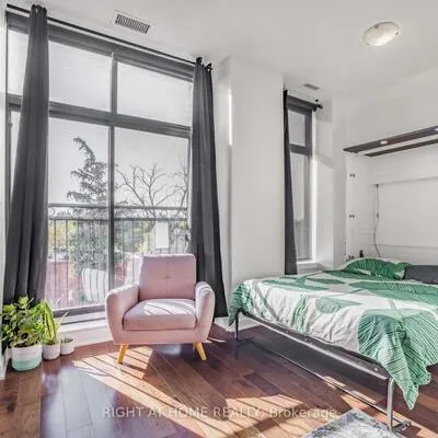 10376, Yonge, Crosby, Richmond Hill