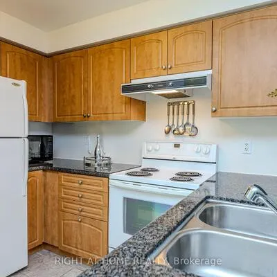 330,&nbsp;Red Maple, Langstaff, Richmond Hill