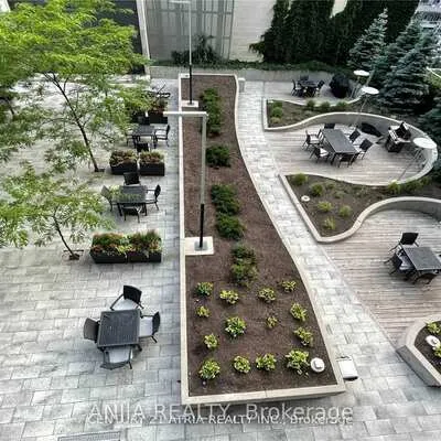 386, Yonge, Bay Street Corridor, Toronto