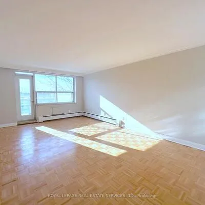 276,&nbsp;St Clair, Casa Loma, Toronto