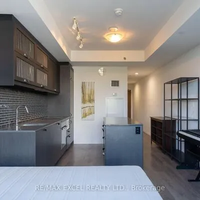 783,&nbsp;Bathurst, University, Toronto