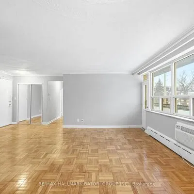 221,&nbsp;Russell Hill, Casa Loma, Toronto