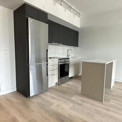 8,&nbsp;Tippett, Clanton Park, Toronto