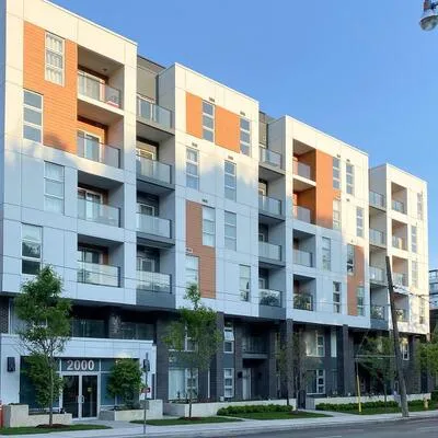 2000,&nbsp;Bathurst, Humewood-Cedarvale, Toronto