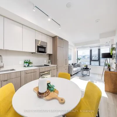 840,&nbsp;St Clair, Oakwood Village, Toronto