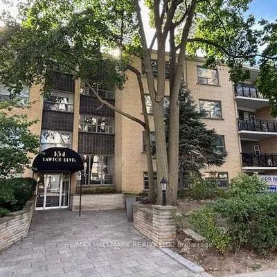 134,&nbsp;Lawton, Yonge-St. Clair, Toronto