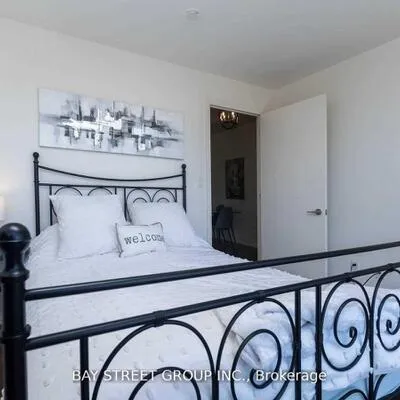 460,&nbsp;Adelaide, Moss Park, Toronto