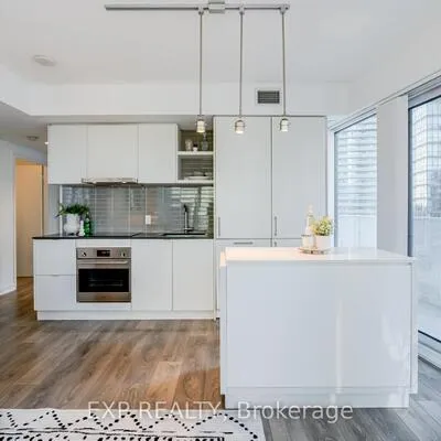 100, Harbour, Waterfront Communities C1, Toronto