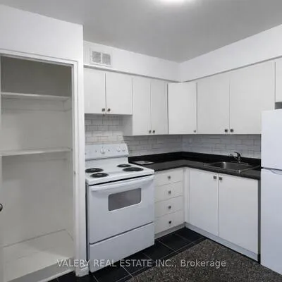 42,&nbsp;Thorncliffe Park, Thorncliffe Park, Toronto
