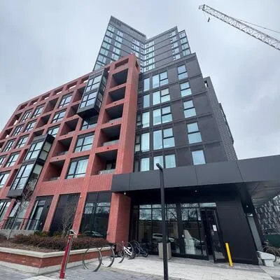 8,&nbsp;Tippett, Clanton Park, Toronto