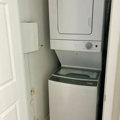 153,&nbsp;Beecroft, Lansing-Westgate, Toronto