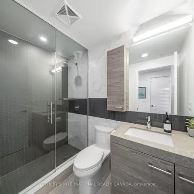 484,&nbsp;Spadina, University, Toronto
