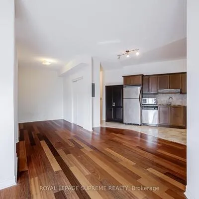 11,&nbsp;Christie, Annex, Toronto