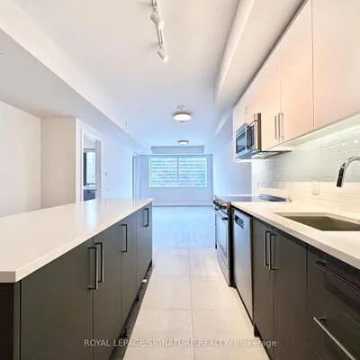 664,&nbsp;Spadina, University, Toronto