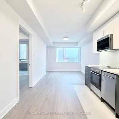 664,&nbsp;Spadina, University, Toronto