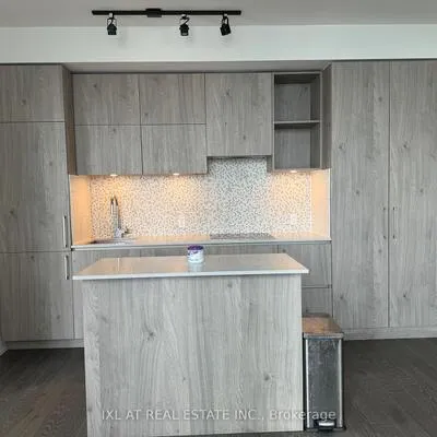 1,&nbsp;Yorkville, Annex, Toronto