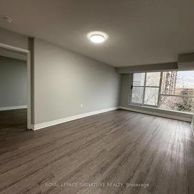 2,&nbsp;Neptune, Englemount-Lawrence, Toronto