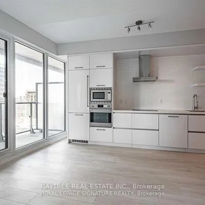 2221,&nbsp;Yonge, Mount Pleasant West, Toronto