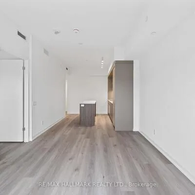 863,&nbsp;St. Clair, Wychwood, Toronto
