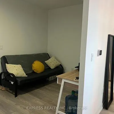 8,&nbsp;Tippett, Clanton Park, Toronto