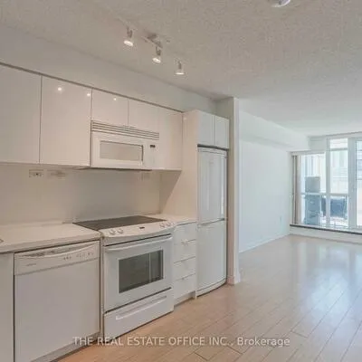 15,&nbsp;Iceboat, Waterfront Communities C1, Toronto